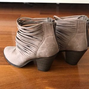 Fergalicious women’s booties short boots size 9